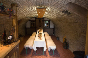 Gemütlicher Weinkeller der Landpension – Landpension Am Silberberg in Oberwiera